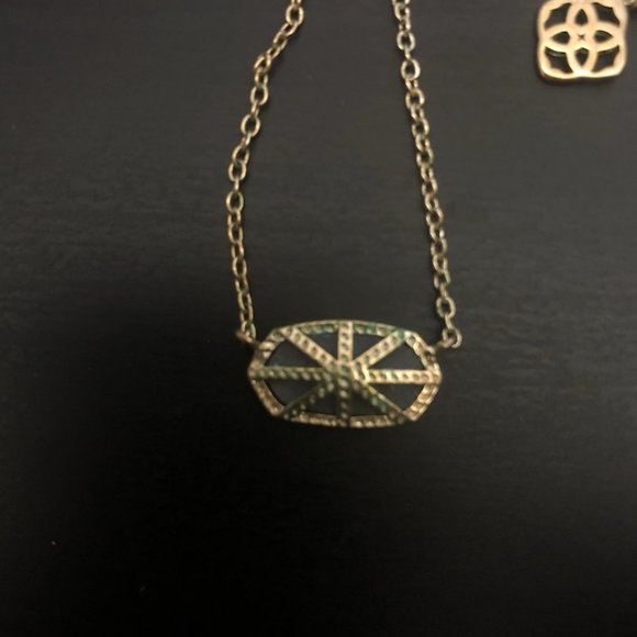 KENDRA SCOTT ELISA GOLD PENDANT IN PLATINUM DRUSY - Picture 6 of 7